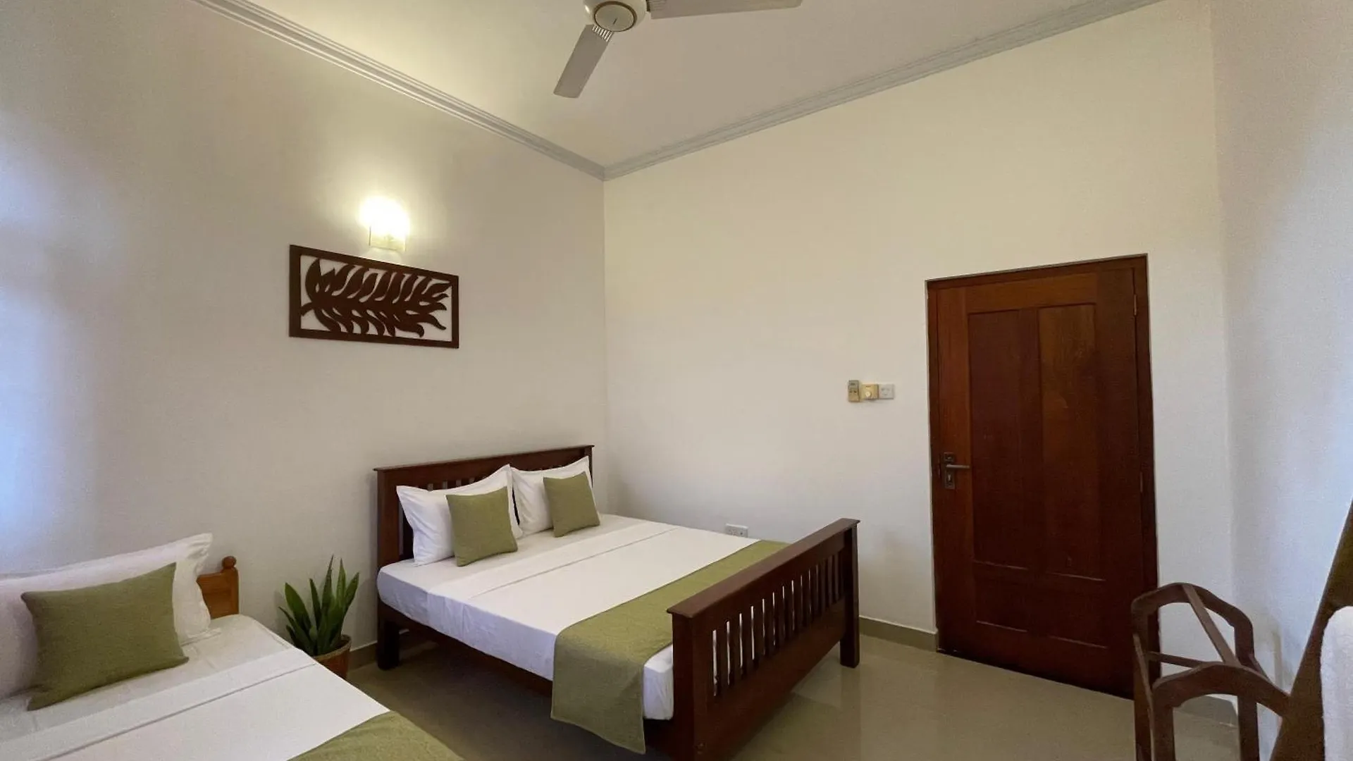 Blissfam Villa & Hostel Negombo Couette-café